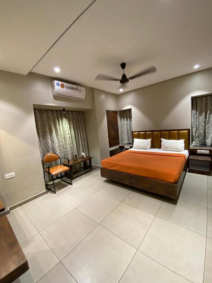 Hotel Vrindavan Deluxe Kolhapur Ngoại thất bức ảnh