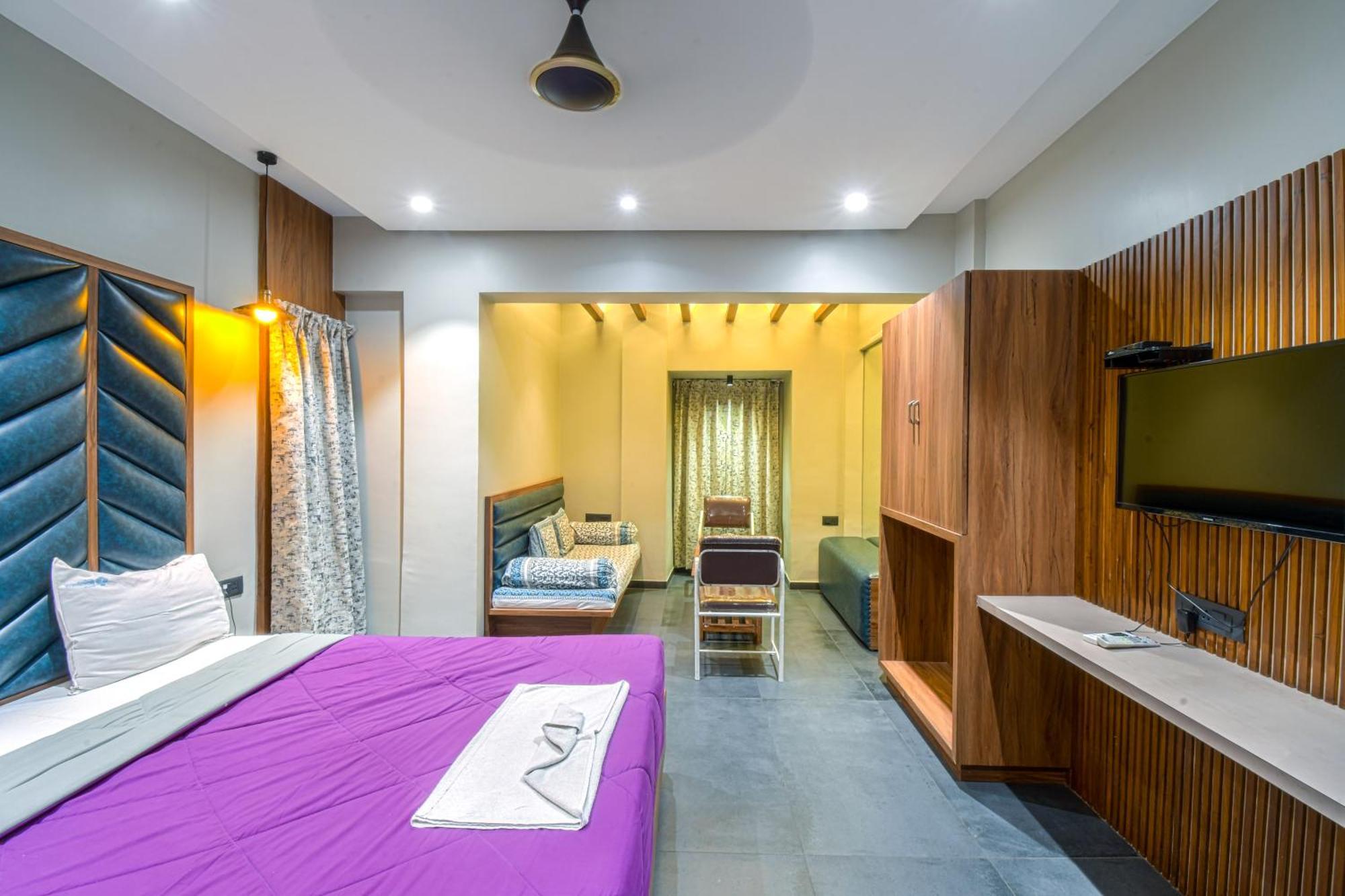 Hotel Vrindavan Deluxe Kolhapur Ngoại thất bức ảnh