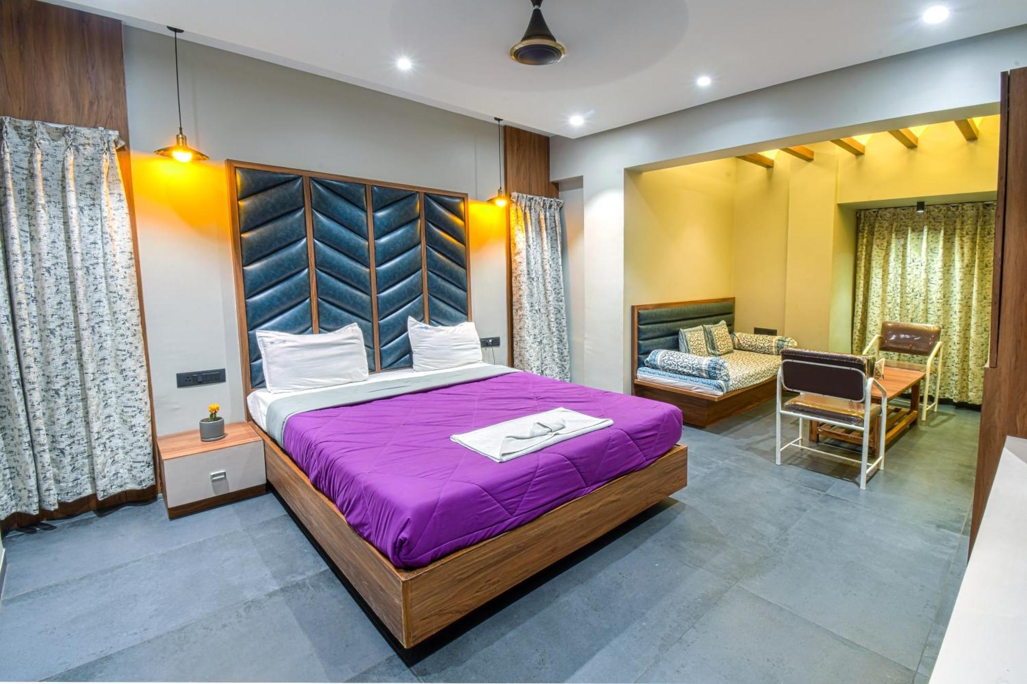 Hotel Vrindavan Deluxe Kolhapur Ngoại thất bức ảnh