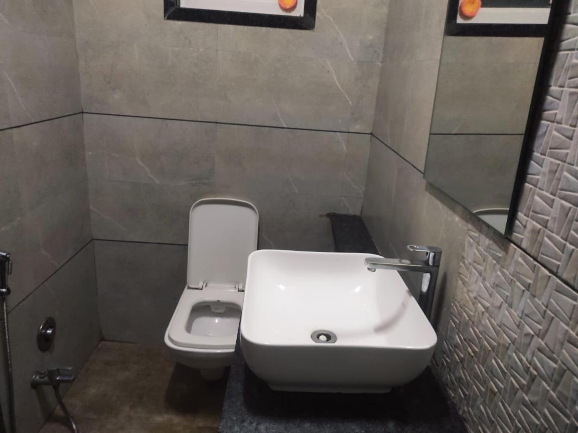 Hotel Vrindavan Deluxe Kolhapur Ngoại thất bức ảnh