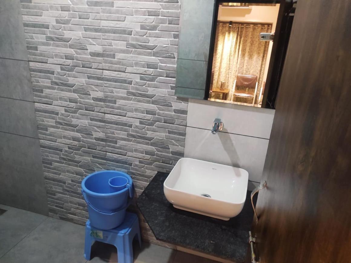 Hotel Vrindavan Deluxe Kolhapur Ngoại thất bức ảnh