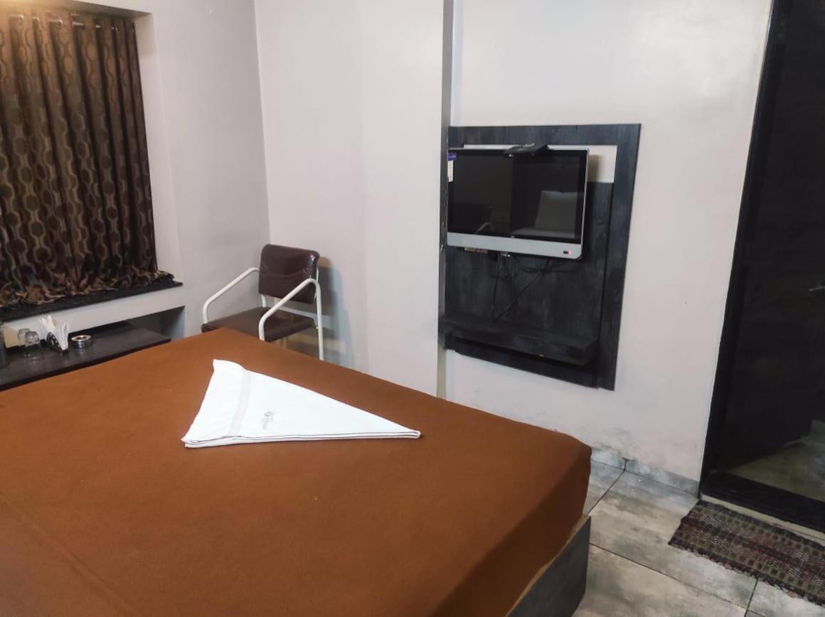 Hotel Vrindavan Deluxe Kolhapur Ngoại thất bức ảnh
