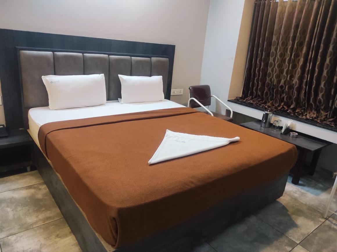 Hotel Vrindavan Deluxe Kolhapur Ngoại thất bức ảnh
