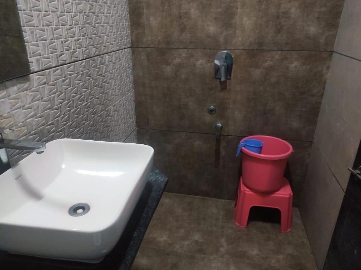 Hotel Vrindavan Deluxe Kolhapur Ngoại thất bức ảnh