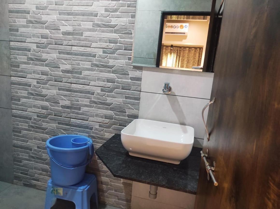 Hotel Vrindavan Deluxe Kolhapur Ngoại thất bức ảnh