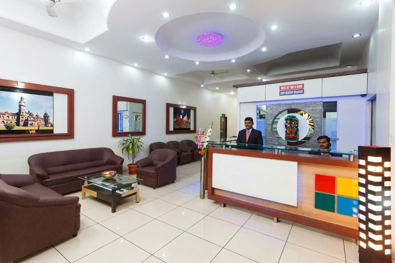 Hotel Vrindavan Deluxe Kolhapur Ngoại thất bức ảnh