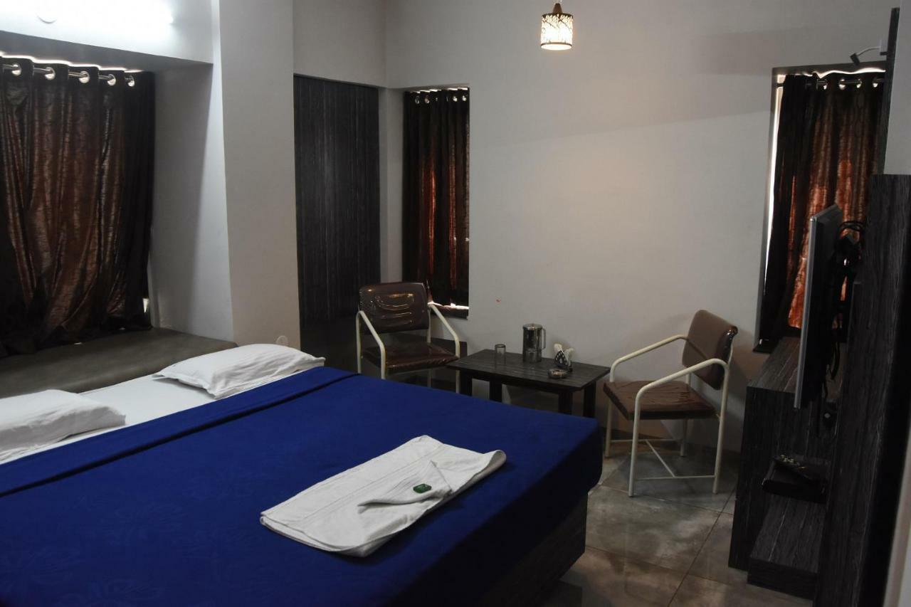 Hotel Vrindavan Deluxe Kolhapur Ngoại thất bức ảnh