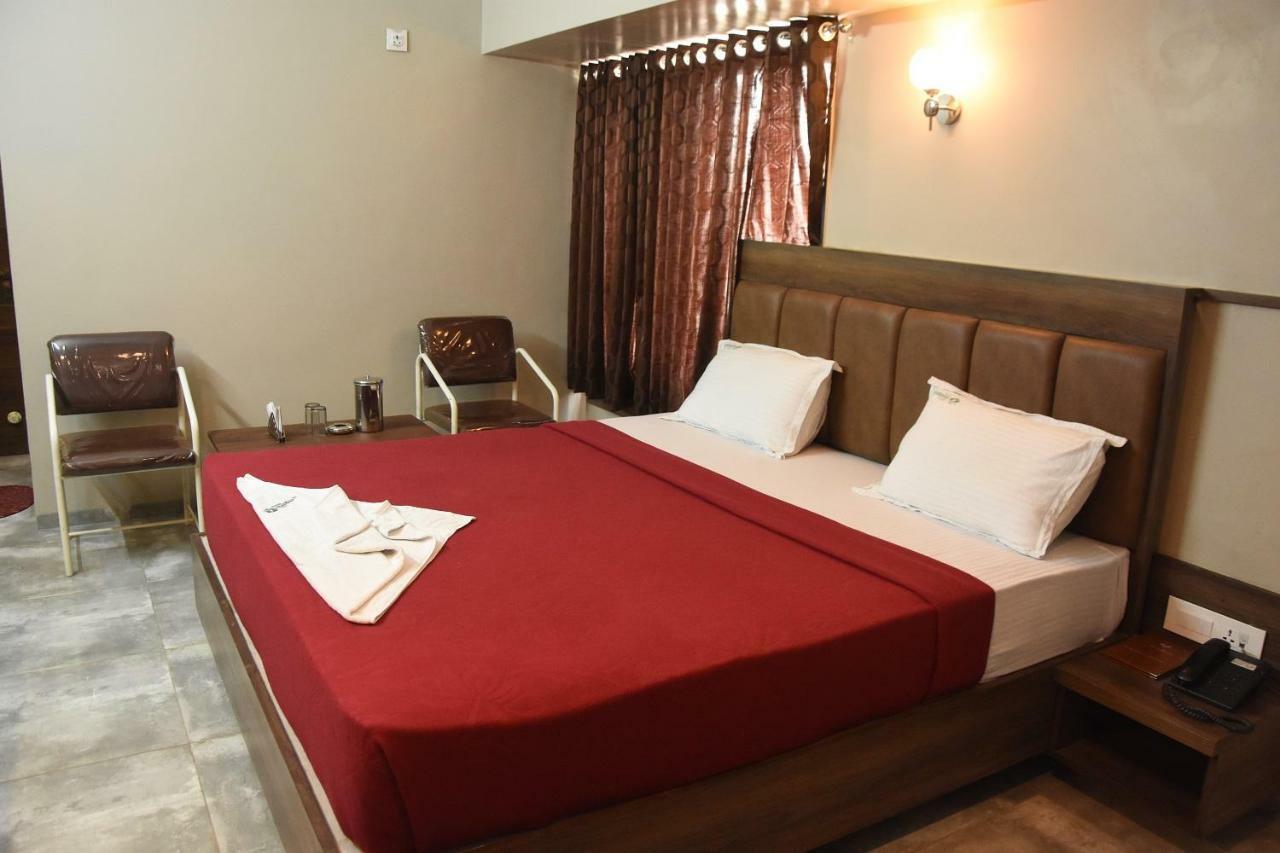 Hotel Vrindavan Deluxe Kolhapur Ngoại thất bức ảnh