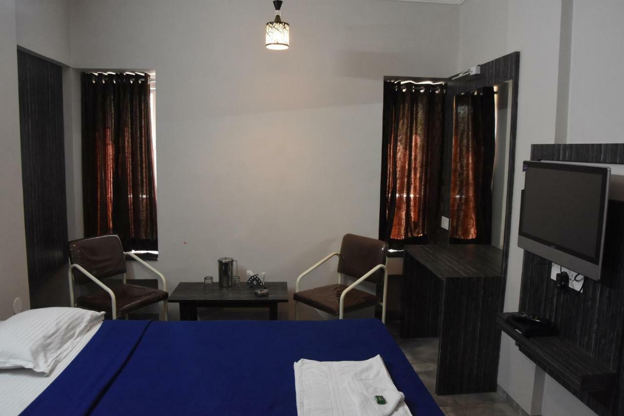 Hotel Vrindavan Deluxe Kolhapur Ngoại thất bức ảnh