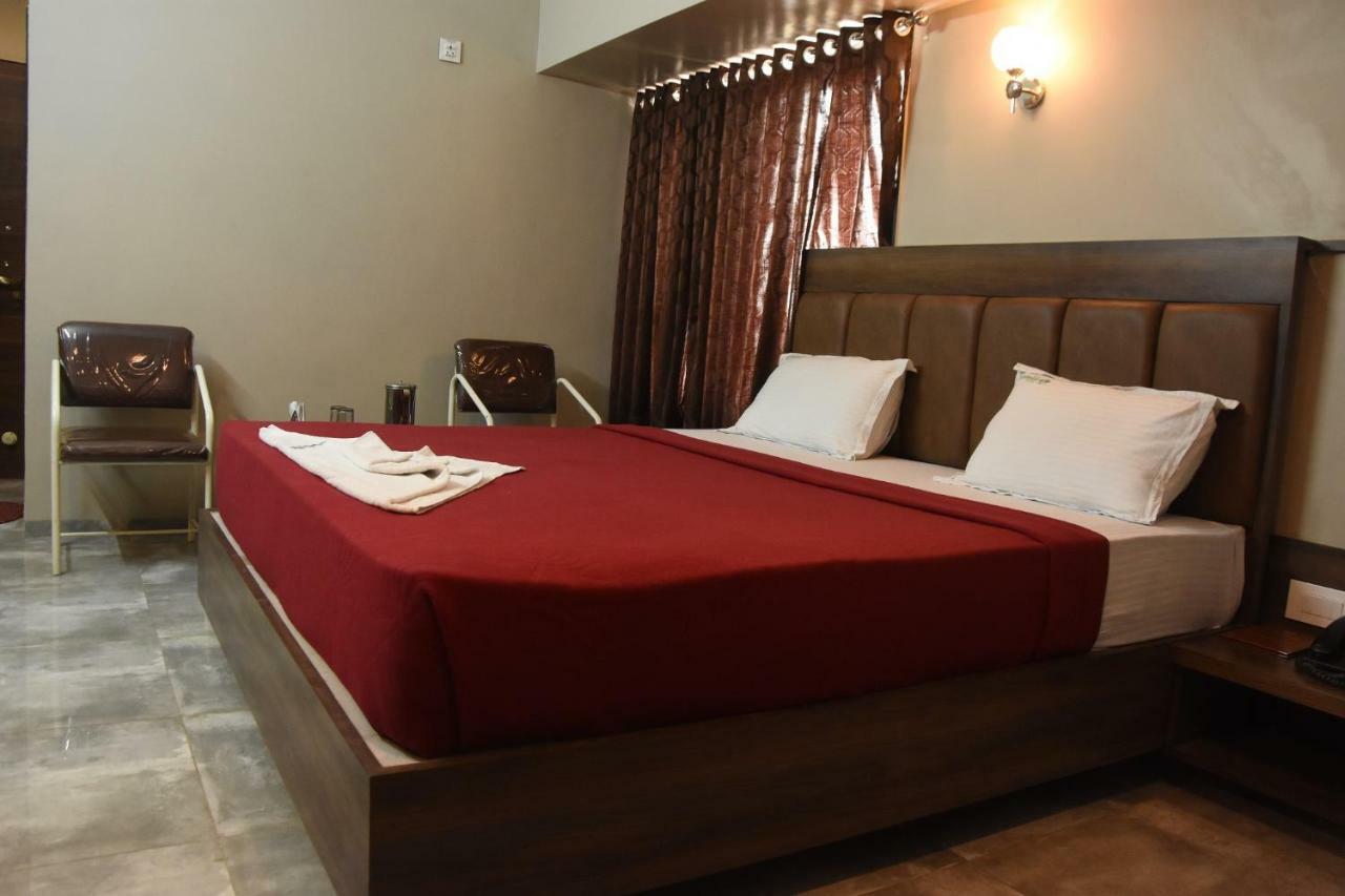 Hotel Vrindavan Deluxe Kolhapur Ngoại thất bức ảnh